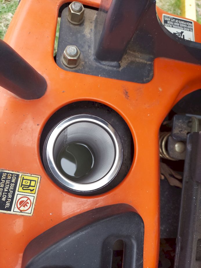 Fuel strainer in place_s.jpg