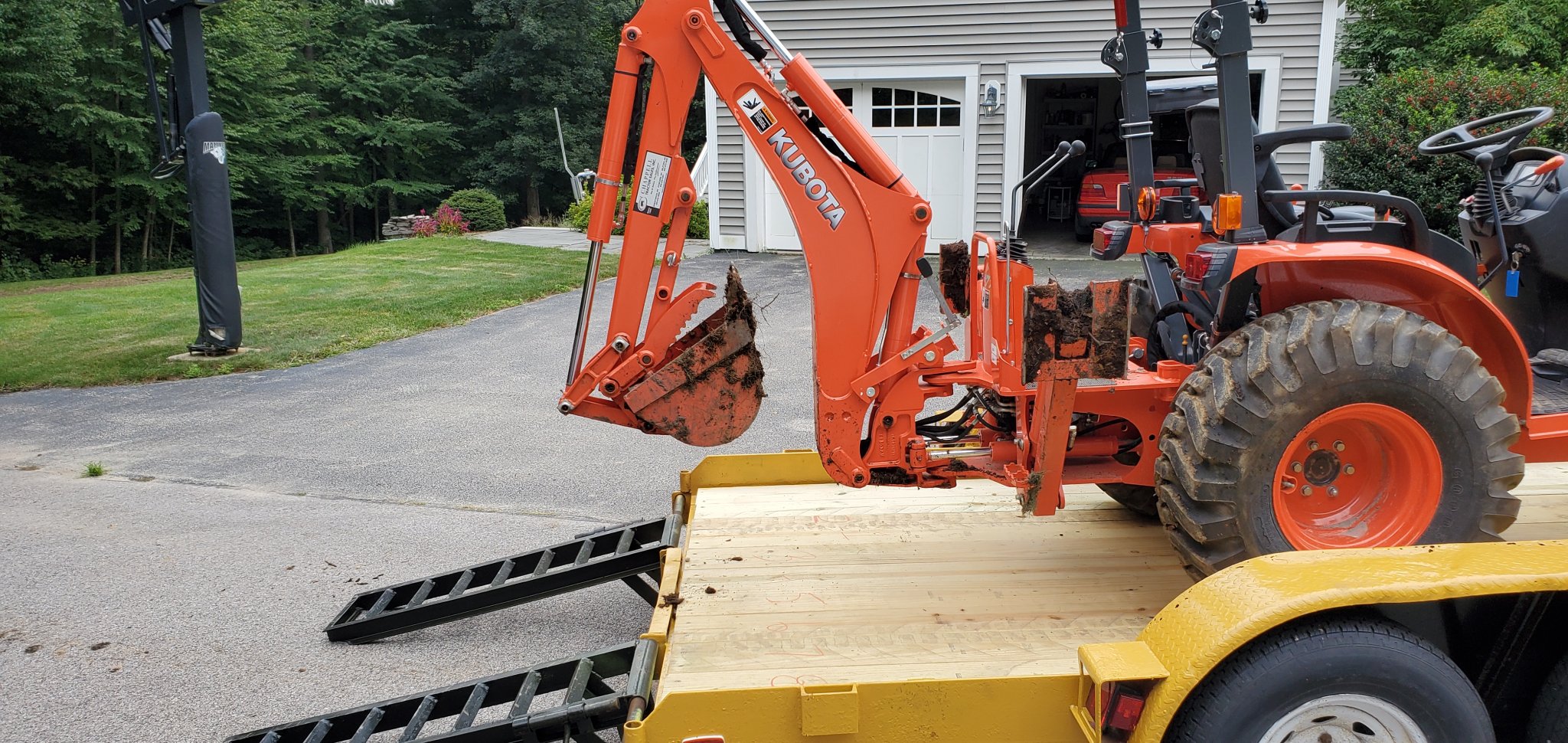tractor-on-trailer-rear-bucket.jpg