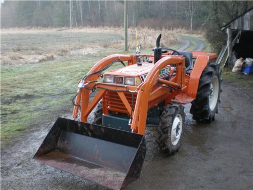 Kubota L1-R26 Ian's Kubota L1-R26 in the forward configuration with a front end loader ready to do some work.