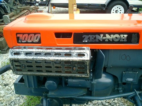 Relabeled ZEN-NOH An amaturish looking ZEN-NOH label on this Kubota tractor. Work of replacing Kubota hood decals at the export dock in Japan to satisfy US import requirements? We can only speculate of course.