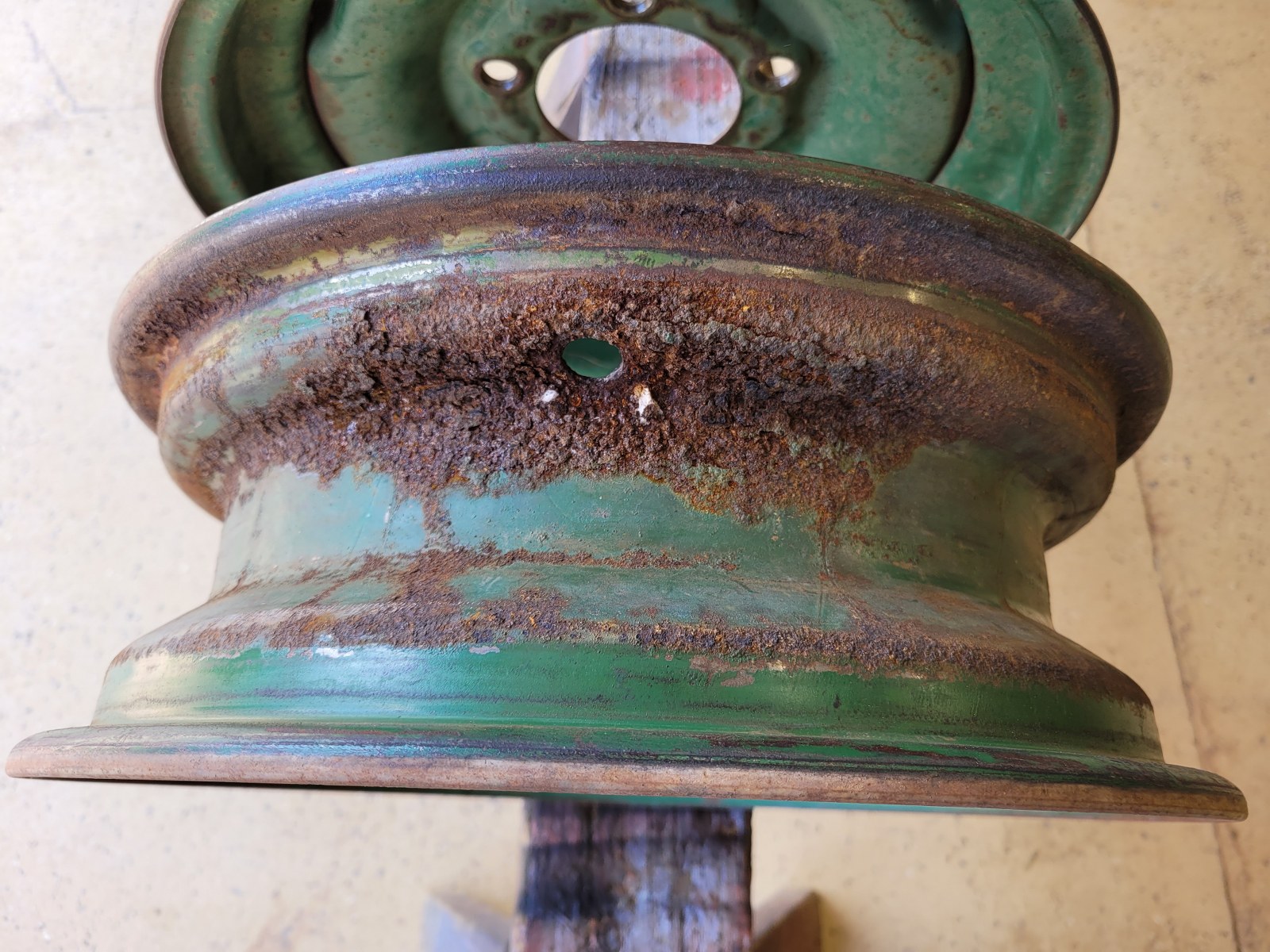 125 Wheels in bad shape.jpg
