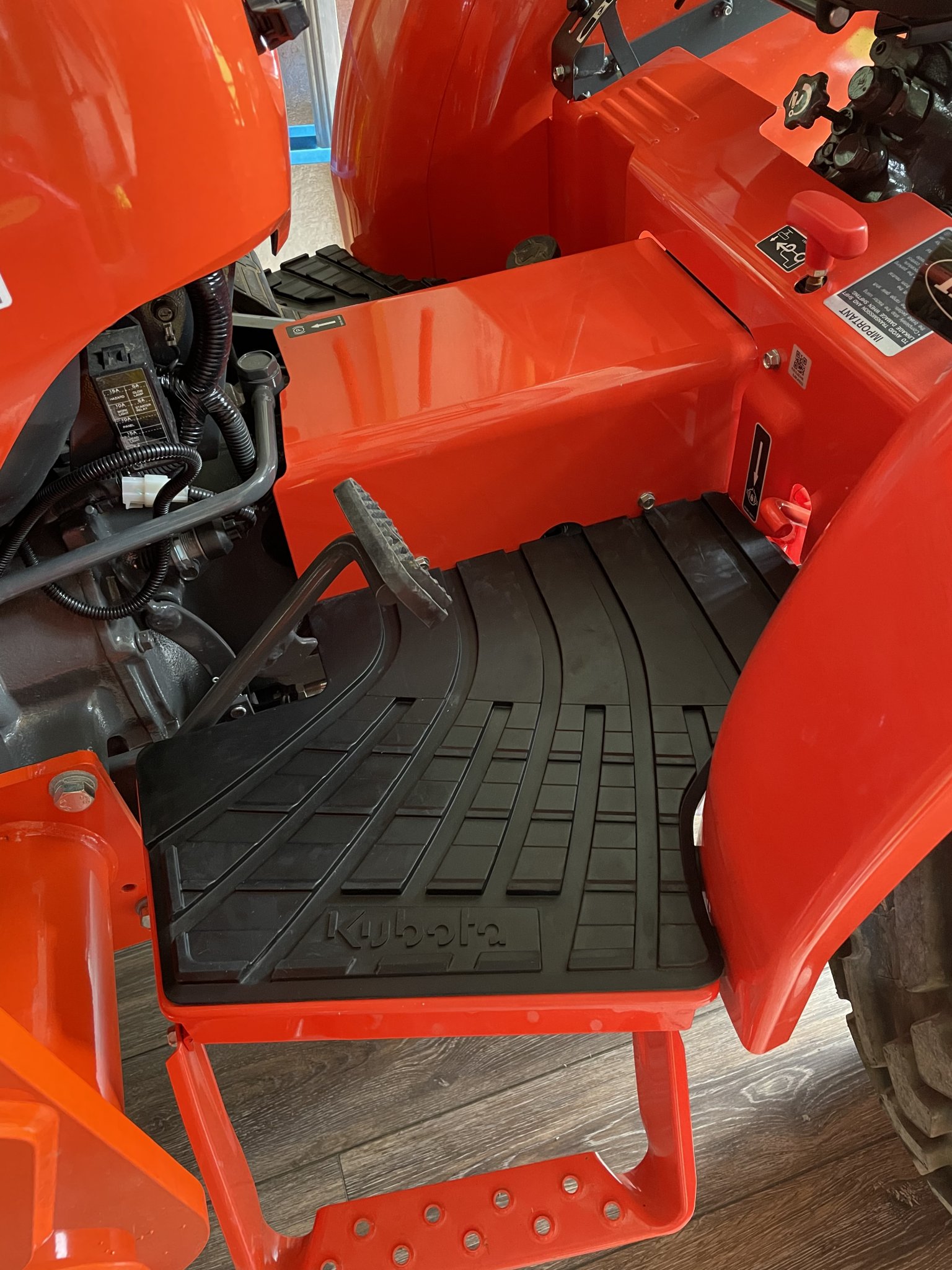 Got the L02 series rubber mats on the L3301 today OrangeTractorTalks