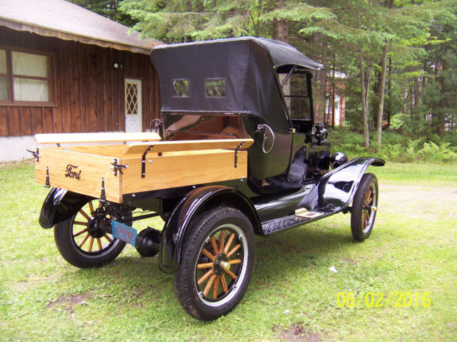 1923 Ford Model T Roadster Pickup.jpg