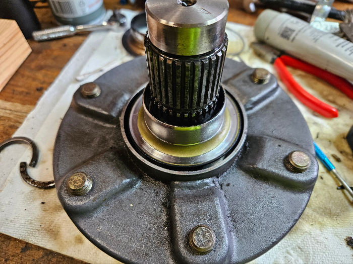 25 10 20 kubota tractor hub and metal seal ring.jpg