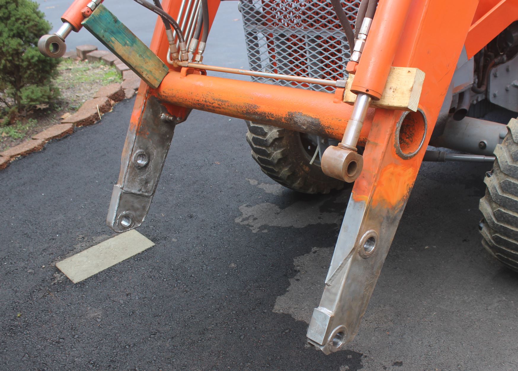 5 Loader Arms cleaning (reduced size).JPG