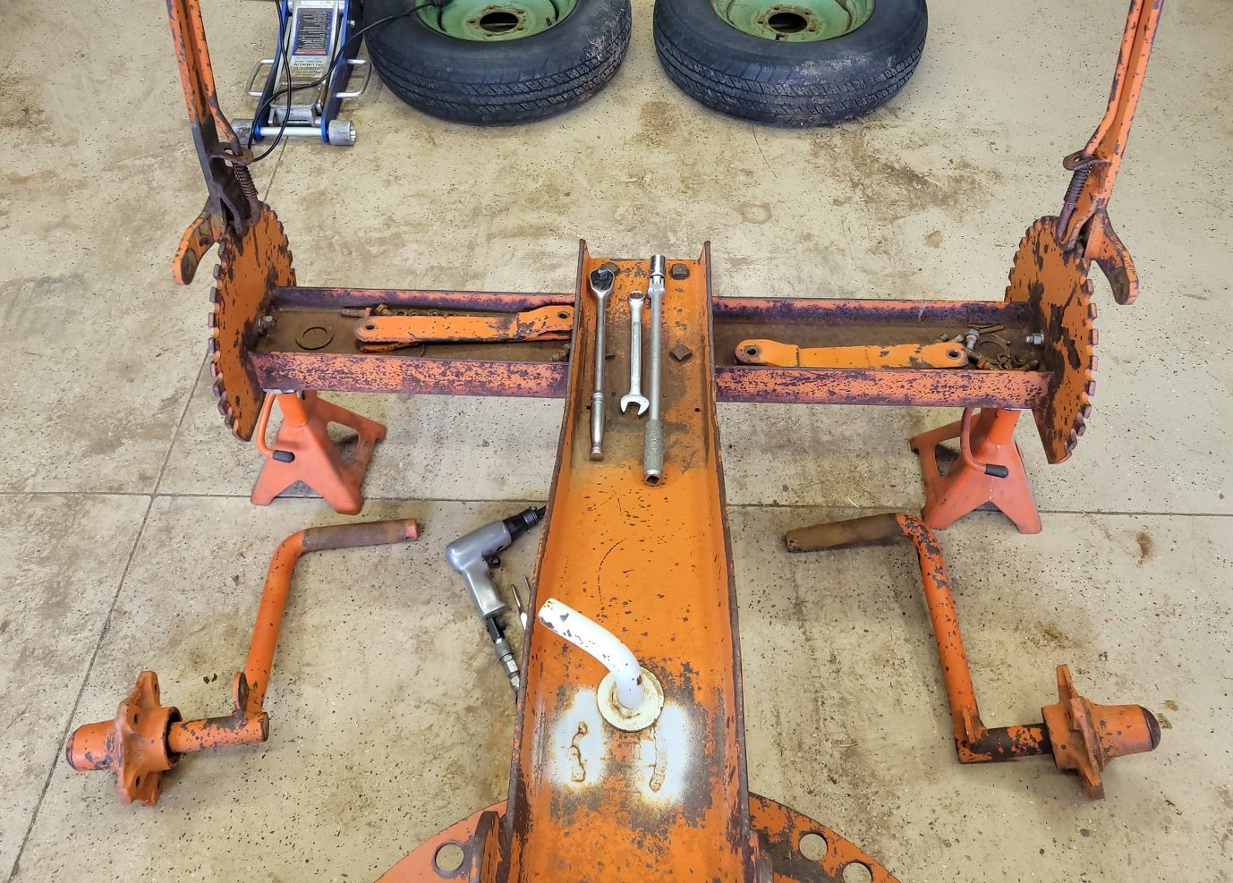 75 Axel pivots removed.jpg