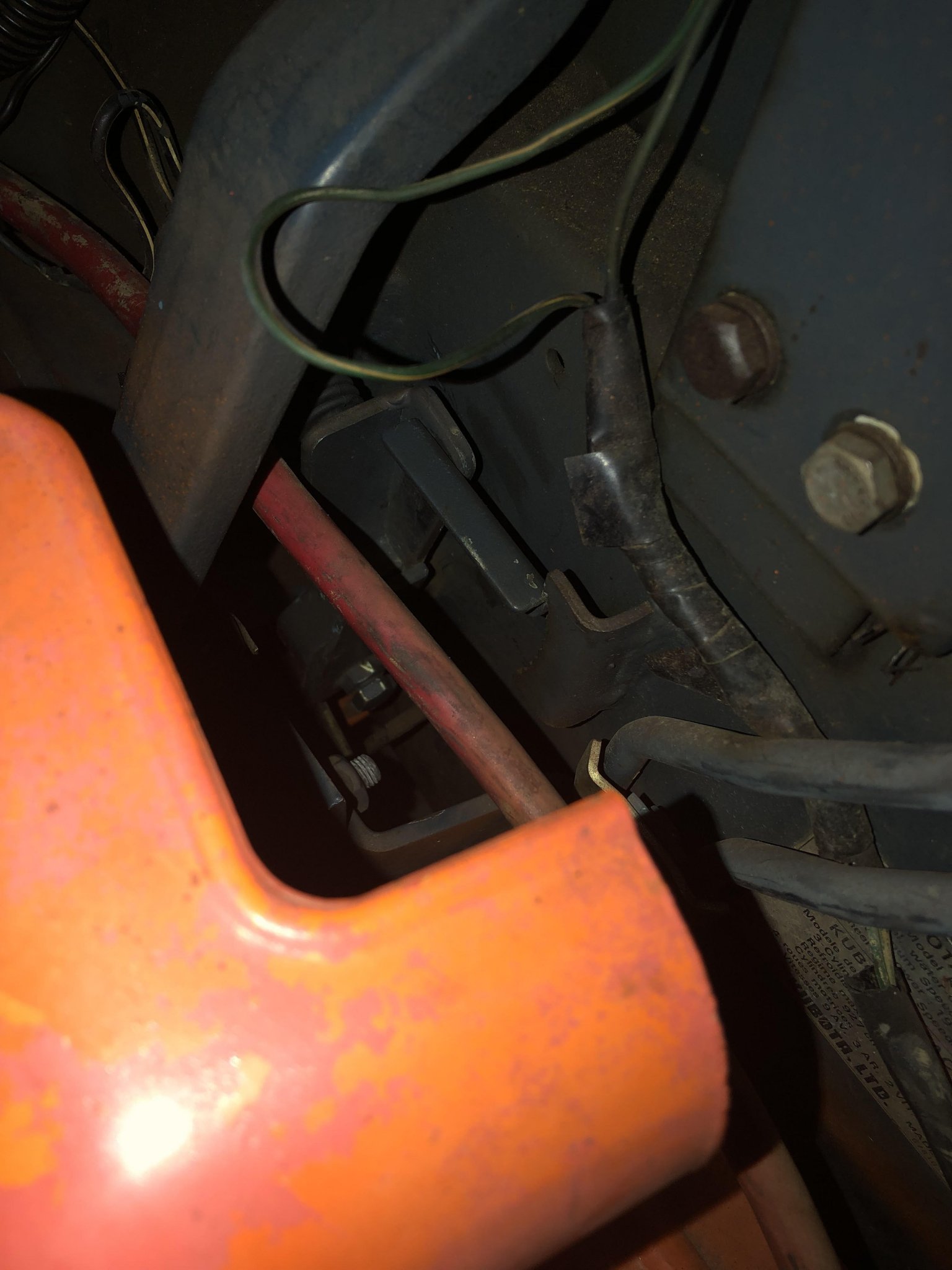 b8200_clutch_lock.jpg