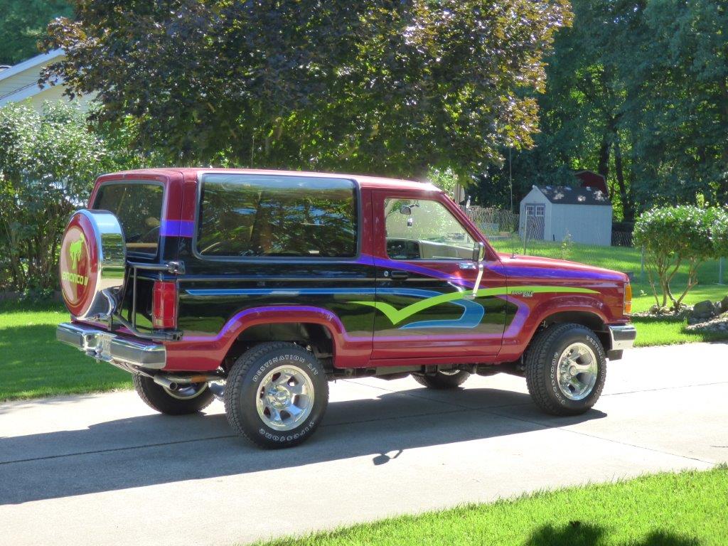 Bronco new tires 010.jpg