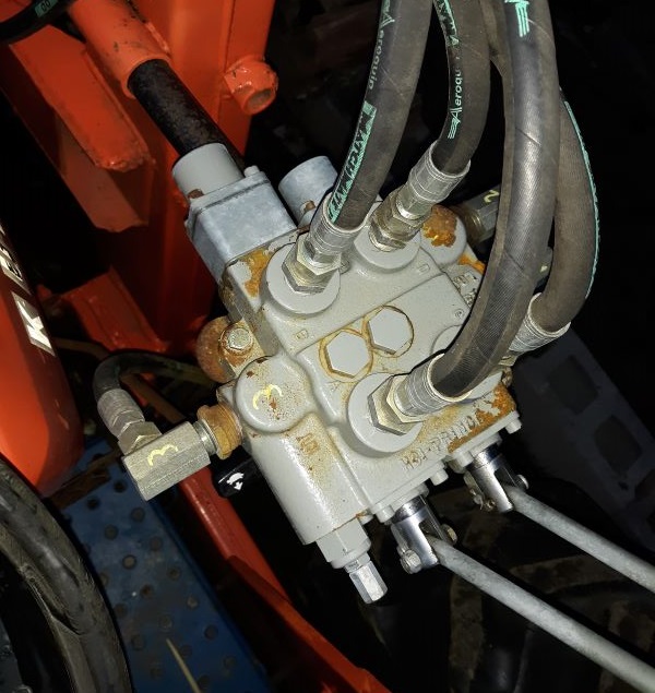 L295DT Hydraulic Lift Arms Non Functioning OrangeTractorTalks