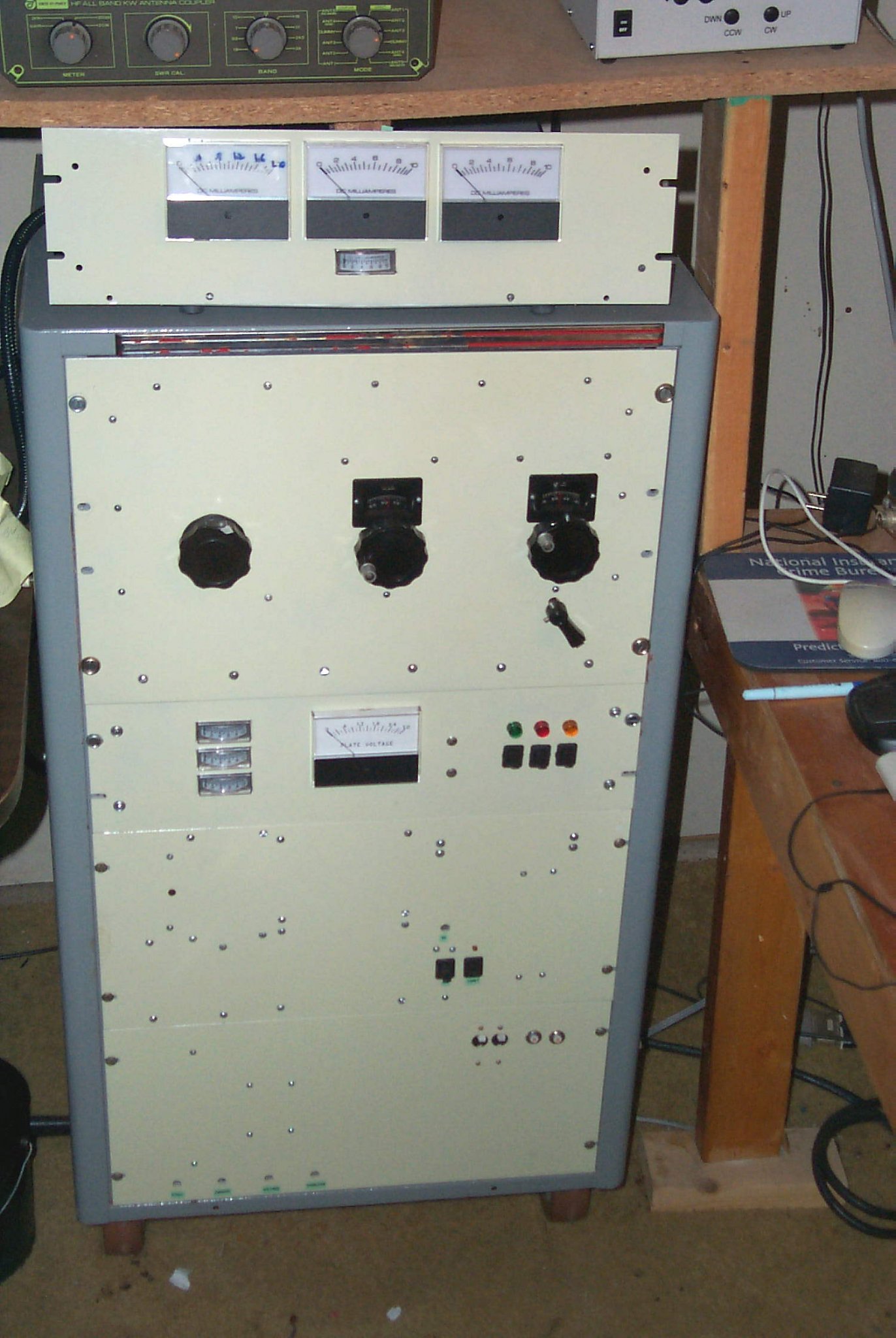 Finished amp and remote metering panel.JPG
