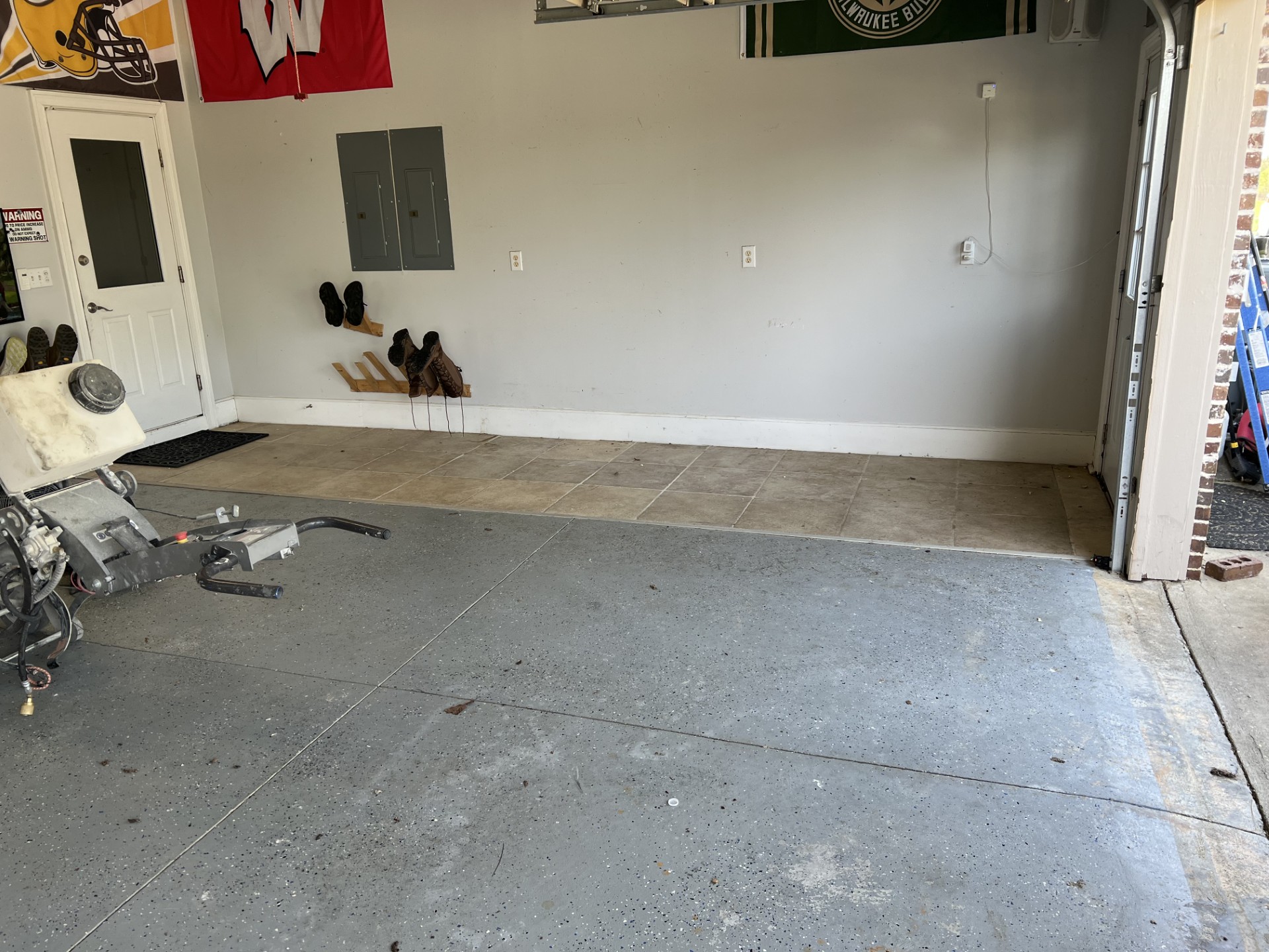 garage1.jpg