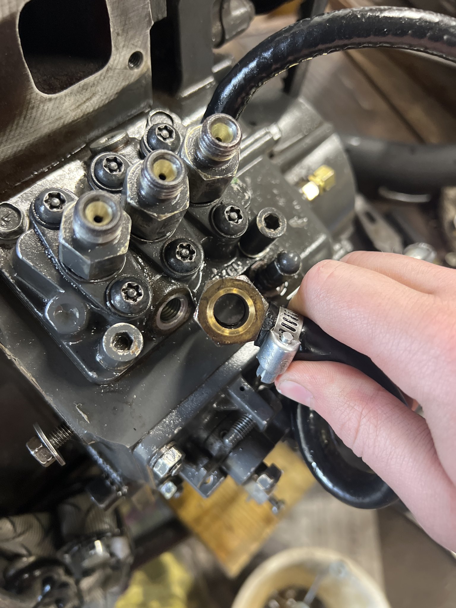 D1105 fuel bleed screw OrangeTractorTalks Everything Kubota