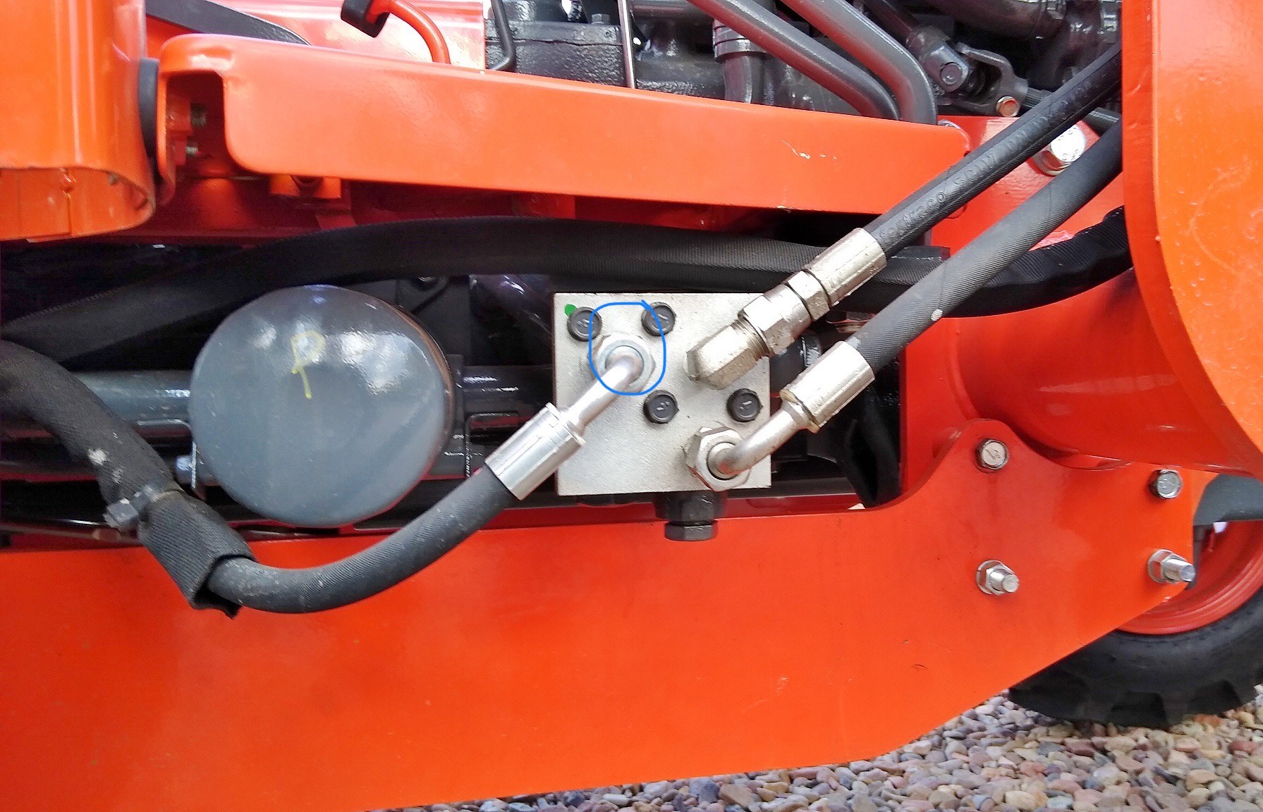 hydraulic line readjustement question L2501 OrangeTractorTalks