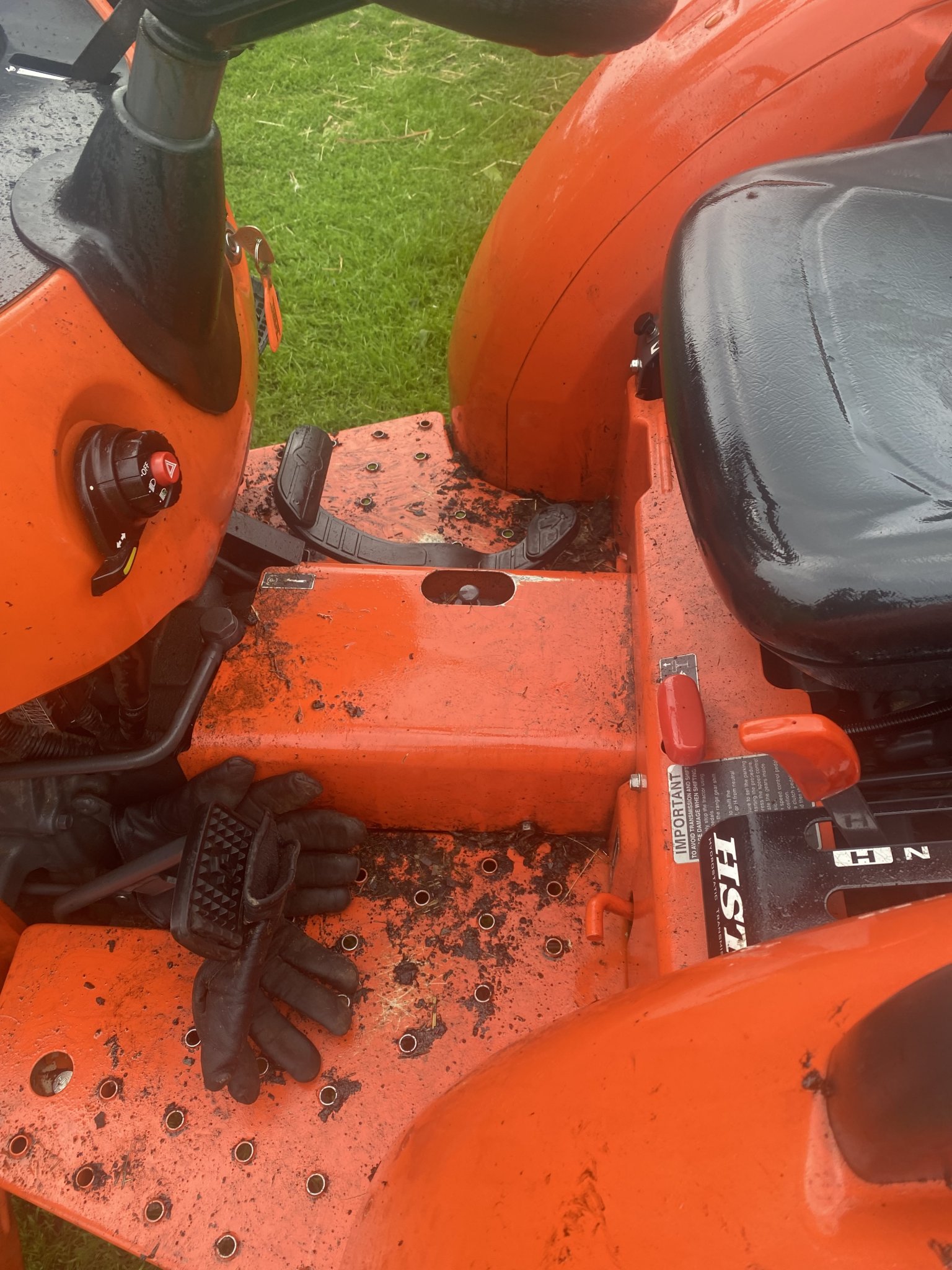 L3301 Transmission Fluid Dipstick Blowing Out OrangeTractorTalks