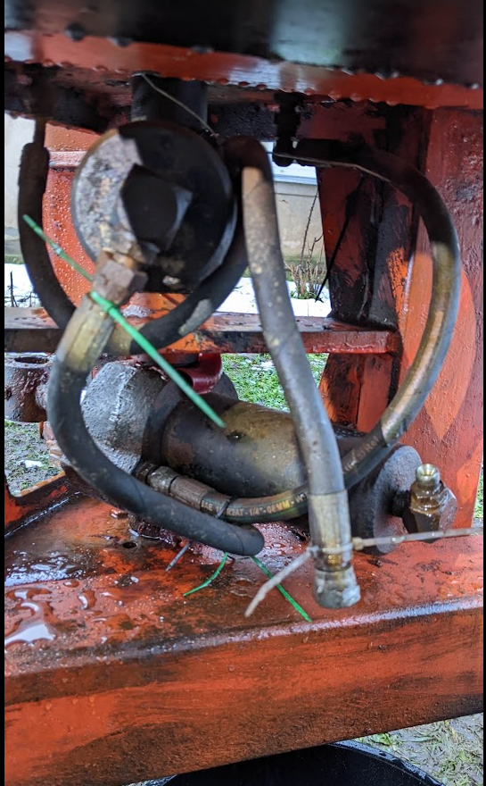 kms180 slew cylinders rear.PNG