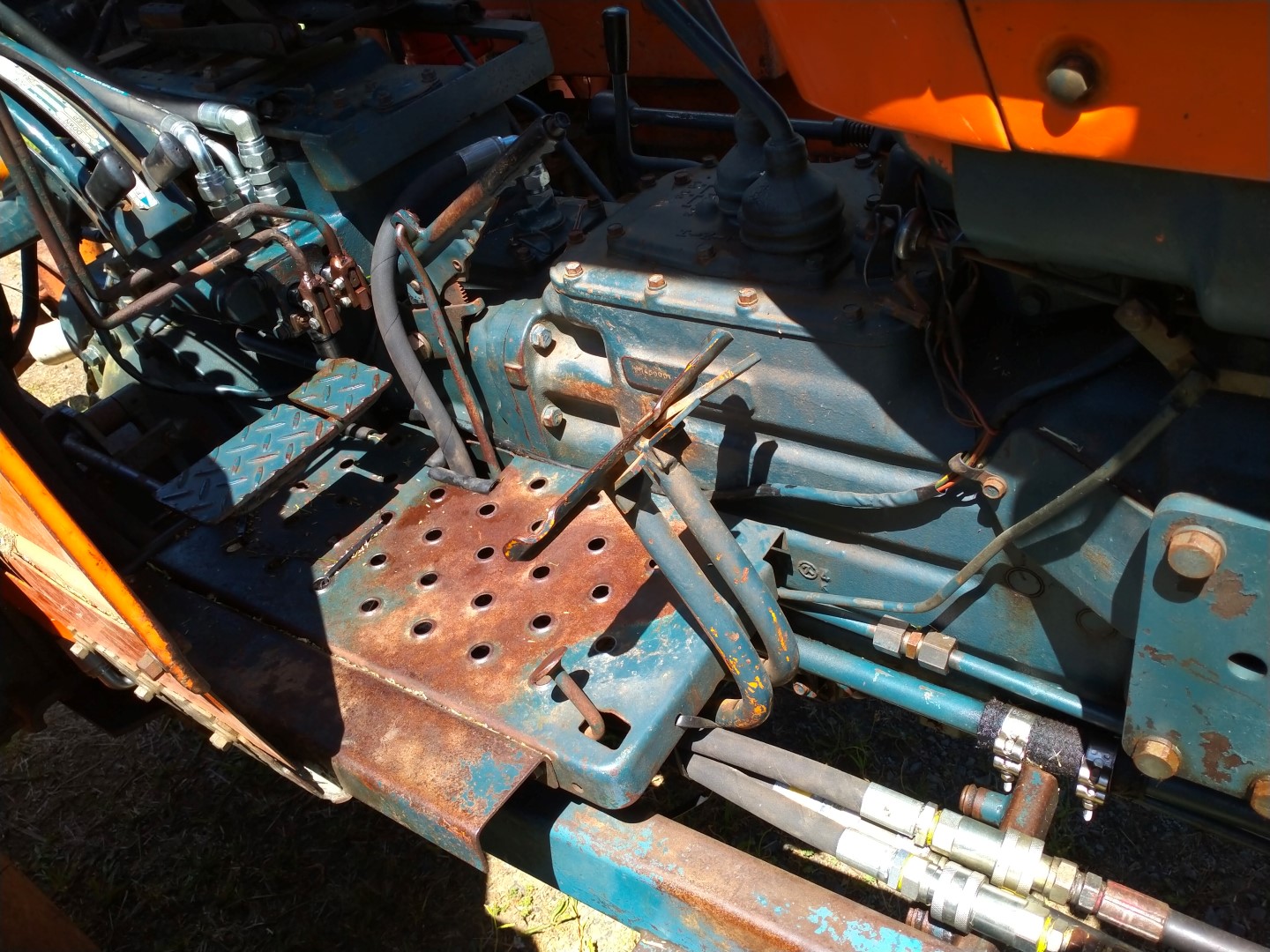 Loader hose routing (2) (resized).jpg