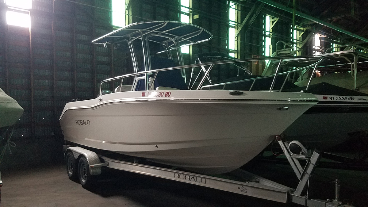 robalo_r200_storage.jpg