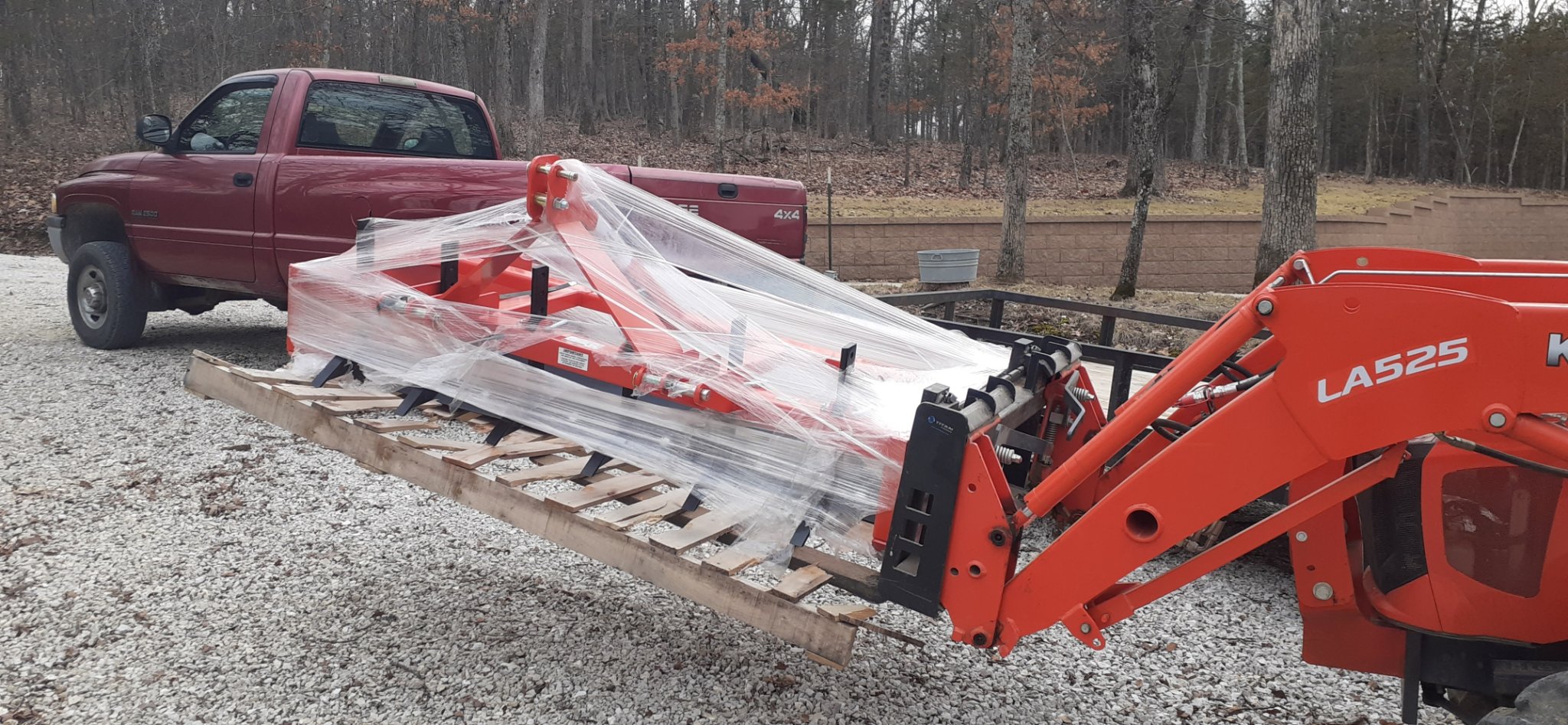 unloading_land_plane.jpg