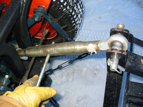 Adjusting Top Link Adjusting the blade agressiveness - lengthen top link to increase blade agressiveness, shorten for a softer blade.